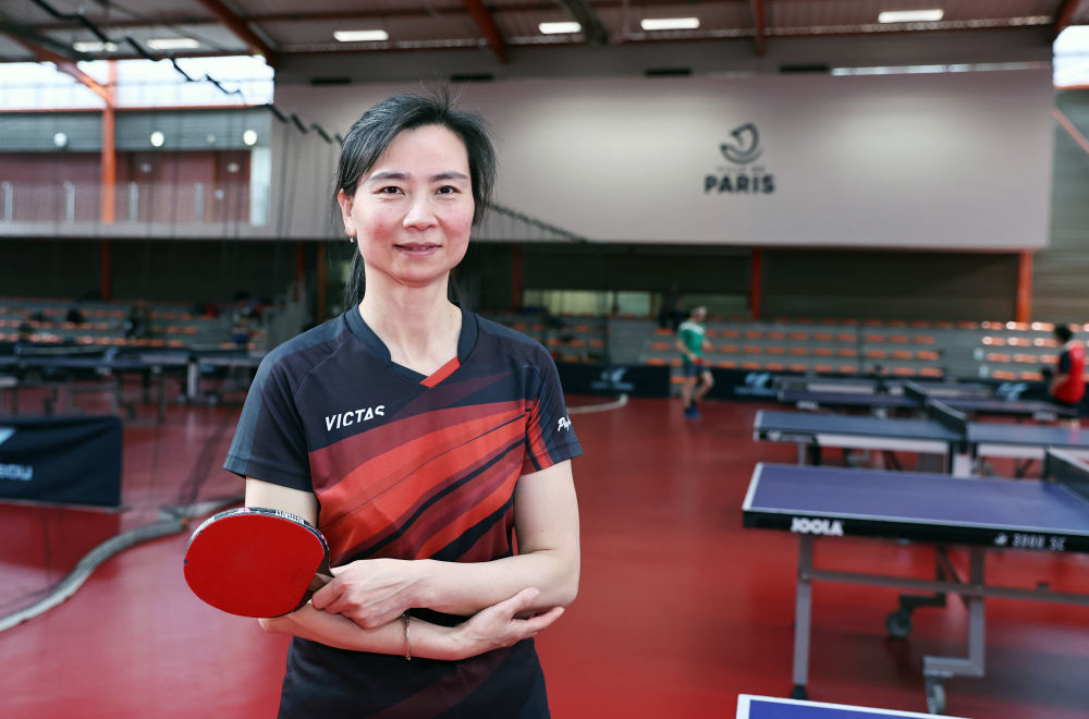2024年6月19日，刘芳在法国巴黎十三区乒乓球俱乐部留影。