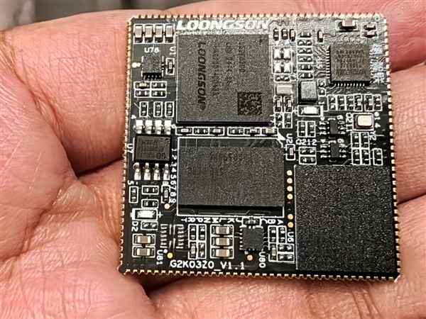 龙芯2K0300蜂鸟开发系统正式发布:巴掌大小 无限可能