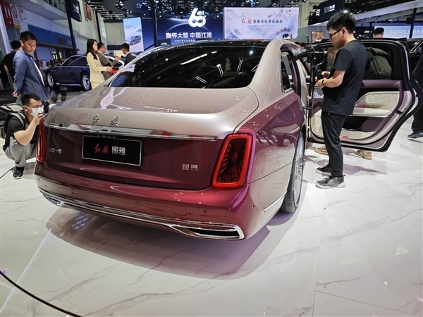 140万起!中国超豪华轿车红旗金葵花国雅上市:用上国产大V8