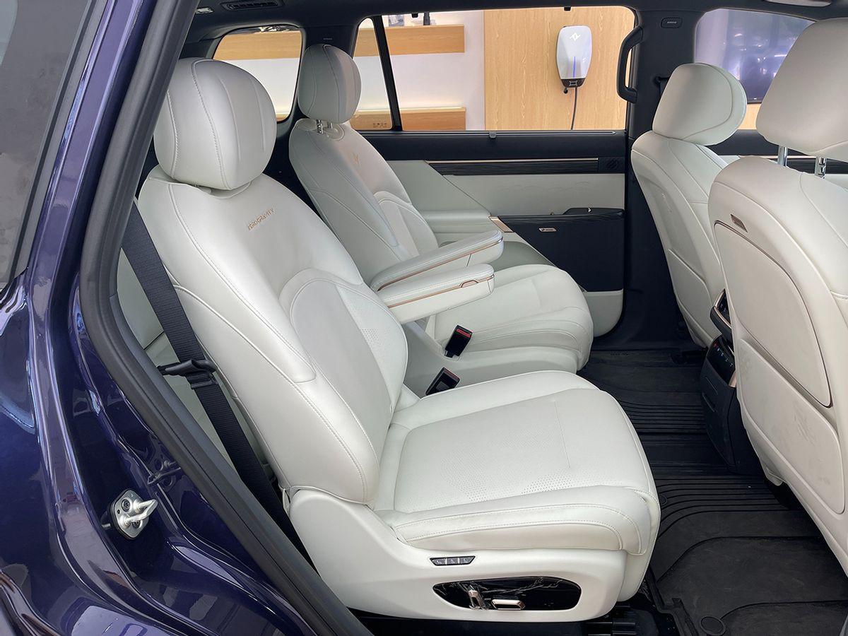 比理想L8便宜10万,也有冰箱彩电大沙发,东风eπ008实拍