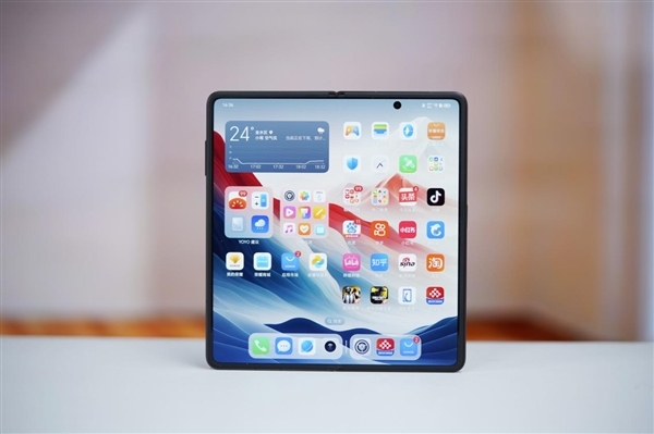 年度折叠屏手机推荐!荣耀Magic V3绒黑色图赏