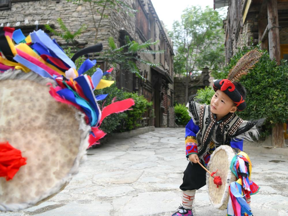 小耶格练习羊皮鼓舞