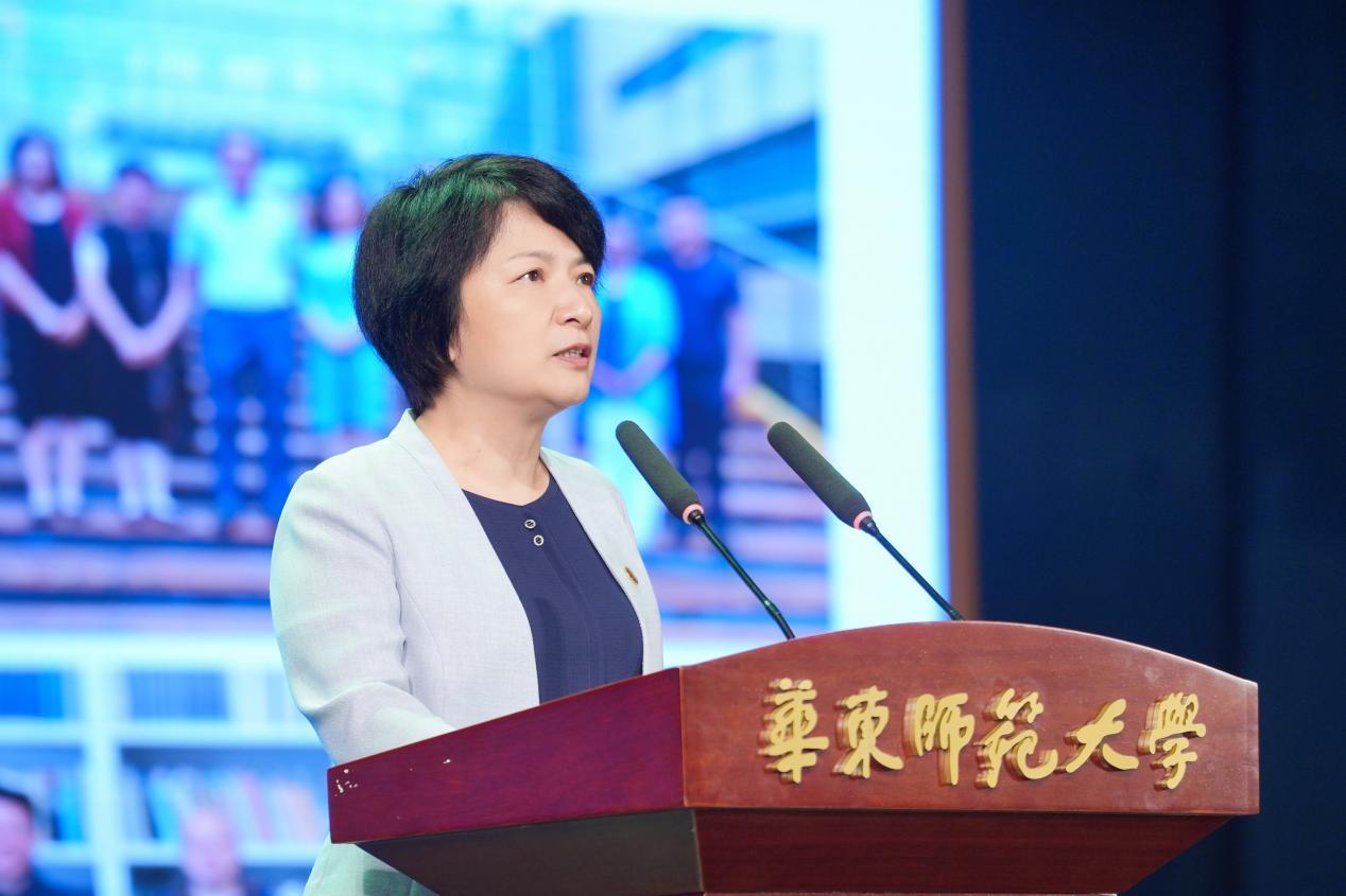 9月5日，梅兵以《教师，一个国家的堤坝》为主题发表致辞。华东师范大学供图