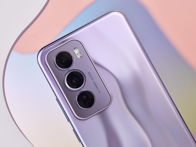 OPPO Reno12 Pro 全面评测,超美小直屏,创造千禧时尚新风潮