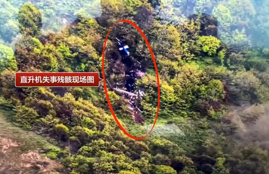 当地时间2024年5月20日，伊朗德黑兰，已故总统易卜拉欣·莱希(左)和外交部长侯赛因·阿米尔·阿卜杜拉希安当天在内阁会议上的空座照片 / 图源：视觉中国