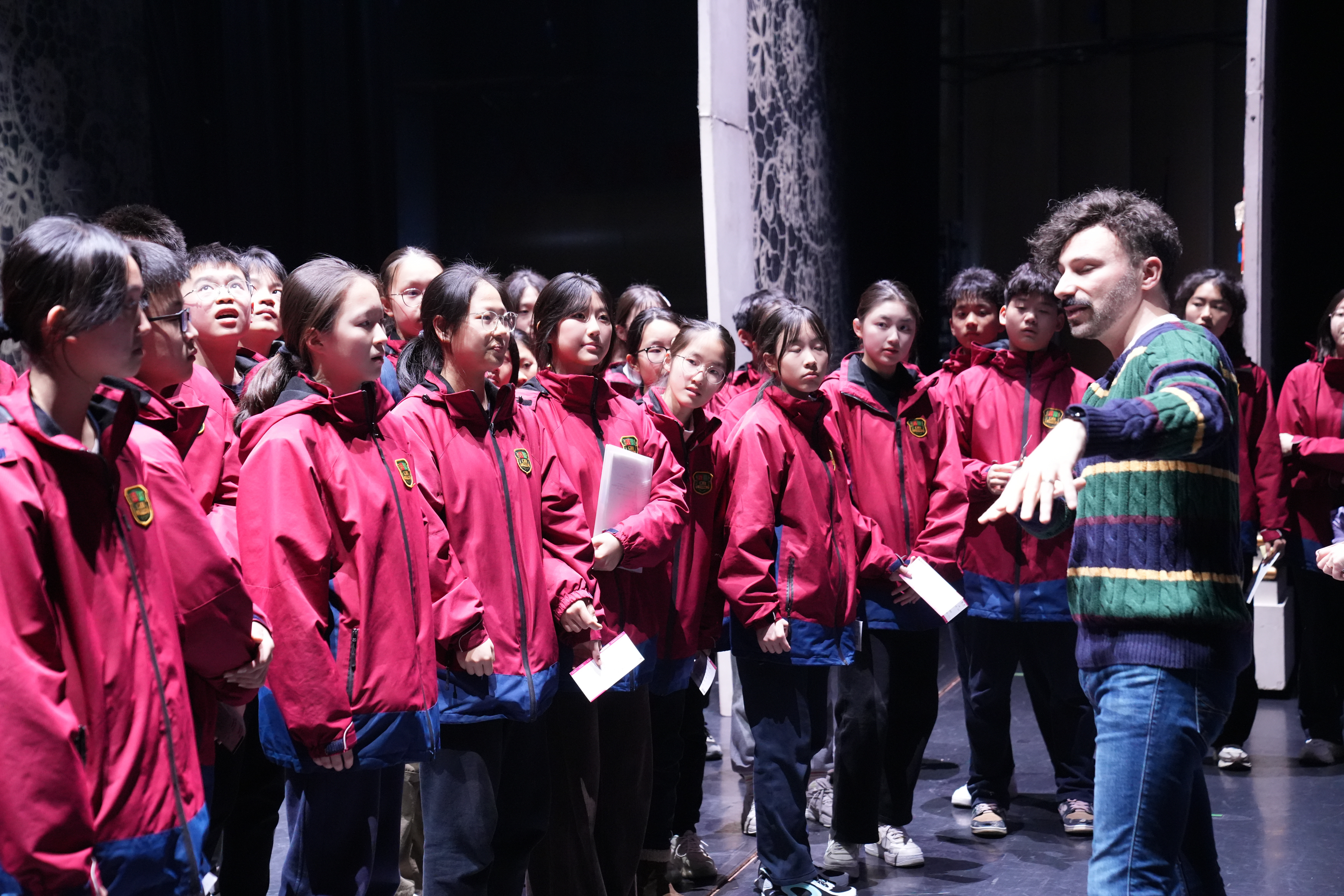 藤娃”开启戏剧之旅，体验音乐、英语双重魅力_凤凰网