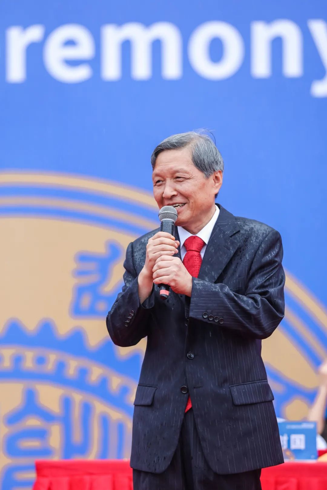 校长王树国在西安交通大学2023届研究生毕业典礼上致辞。图/受访者供图