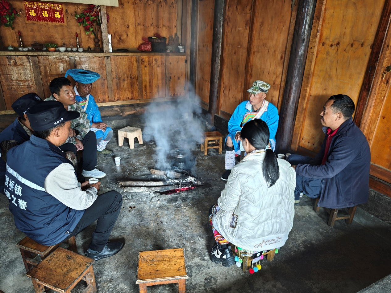 纠纷调解“火塘会”