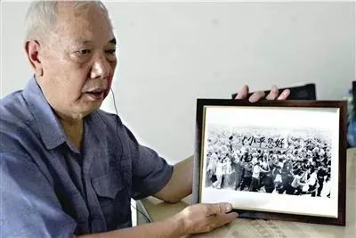 “小平您好”照片是如何被抓拍到的?人民日报又是如何编发的?
