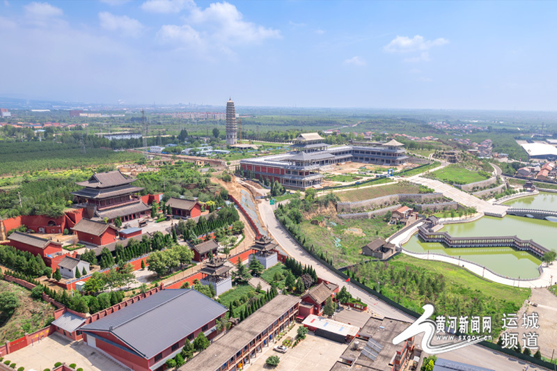 图为无人机航拍大佛寺与大佛文化园。