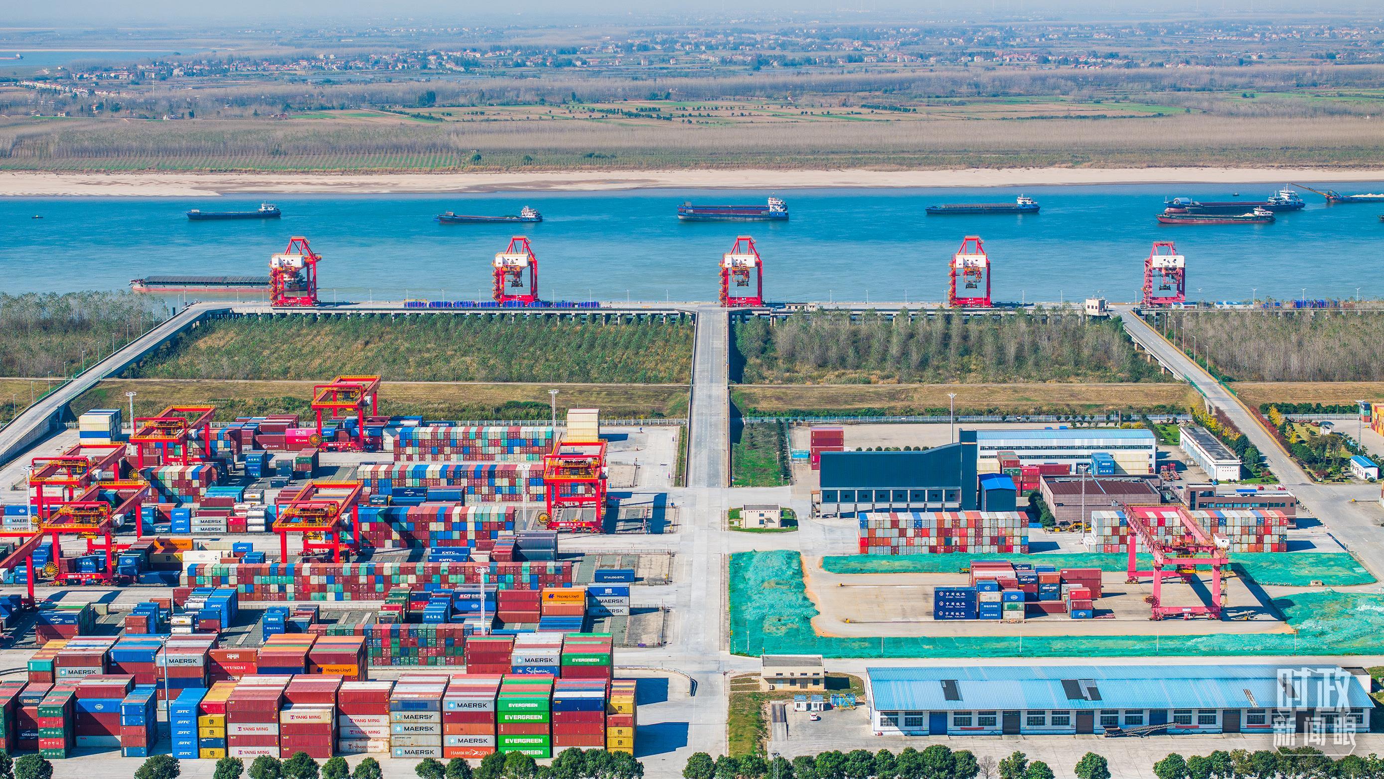 △湖南岳阳城陵矶国际集装箱港。(图/视觉中国)