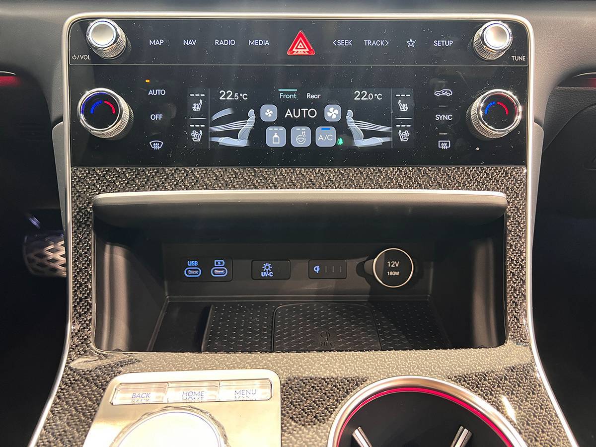 如何说服新贵们购买一台捷尼赛思?试试这款GV80轿跑