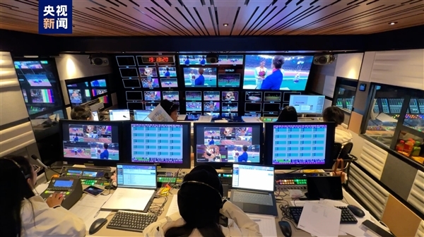 央视中国红8K转播车启航前往巴黎:配备国产8K摄像机、MiniLED显示器