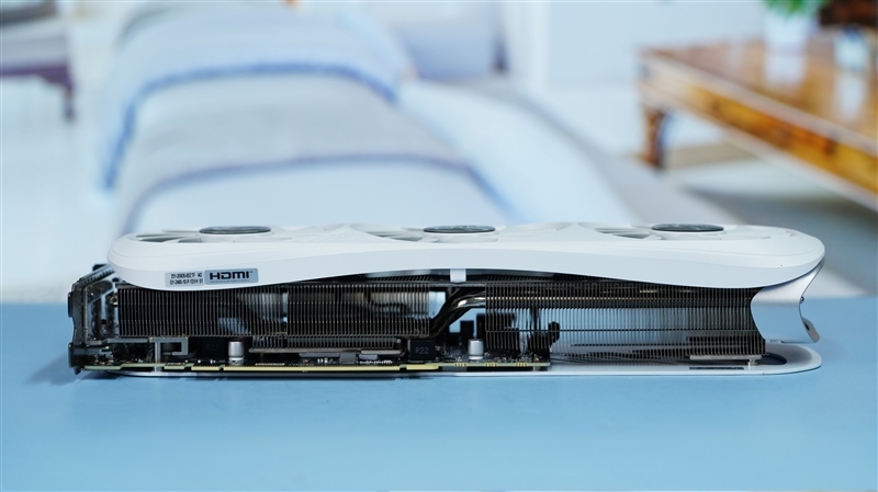 超静音的白色显卡!索泰RTX 4070 Ti SUPER TRINITY OC月白评测: 罕见高频率