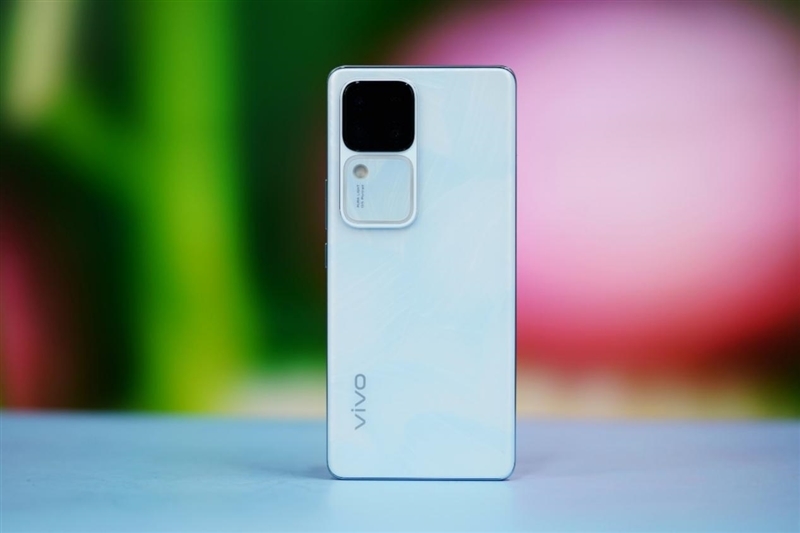 打破人像手机性能边界!vivo S18 Pro评测:不仅拍人好 玩游戏更出色