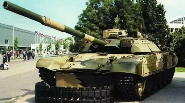 乌克兰莫洛佐夫设计局改型的T-72MP坦克