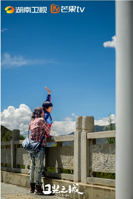 沐浴在日光之城的温暖里，打开一封写给西藏的浪漫情书