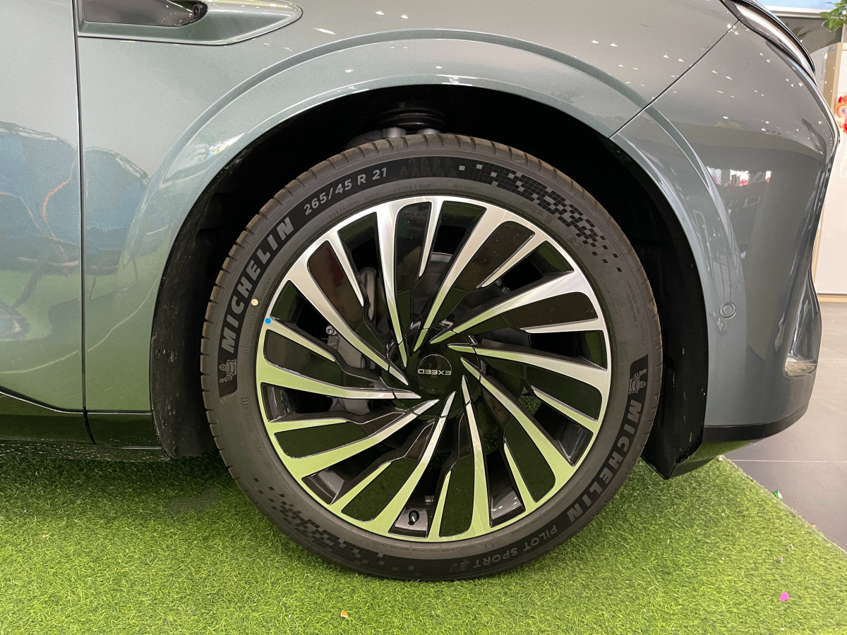 外观不够原创,座椅功能很多,增程纯电双修,星纪元ET实拍