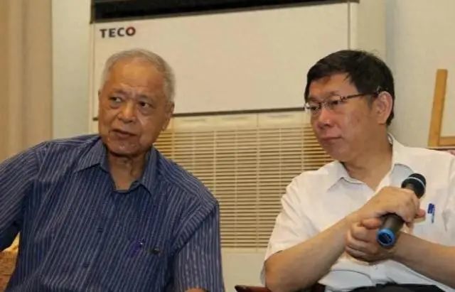 父亲病危,柯文哲戴手铐脚镣赴医院探视
