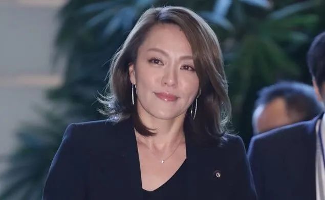 ·今井在社交账号上晒回乡照片。
