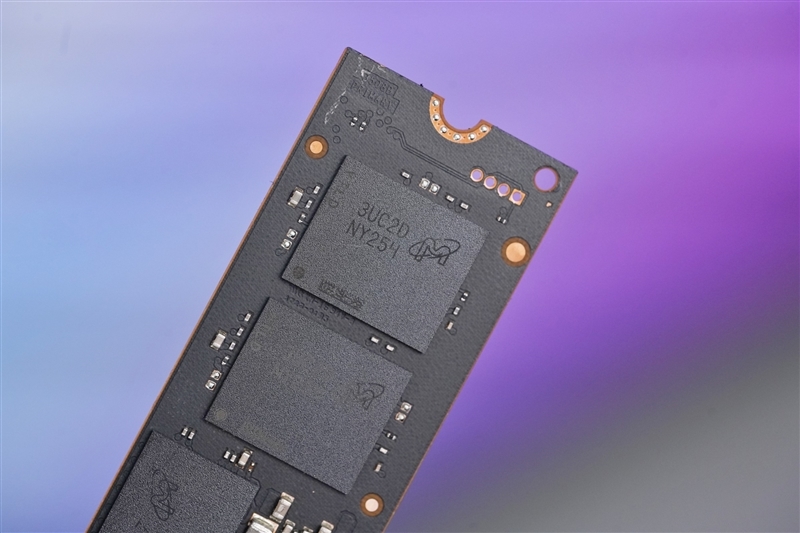 突破PCIe 5.0 SSD性能极限!英睿达T705 2TB SSD评测:最高读取14500MB/s 缓外也有1.3GB/s
