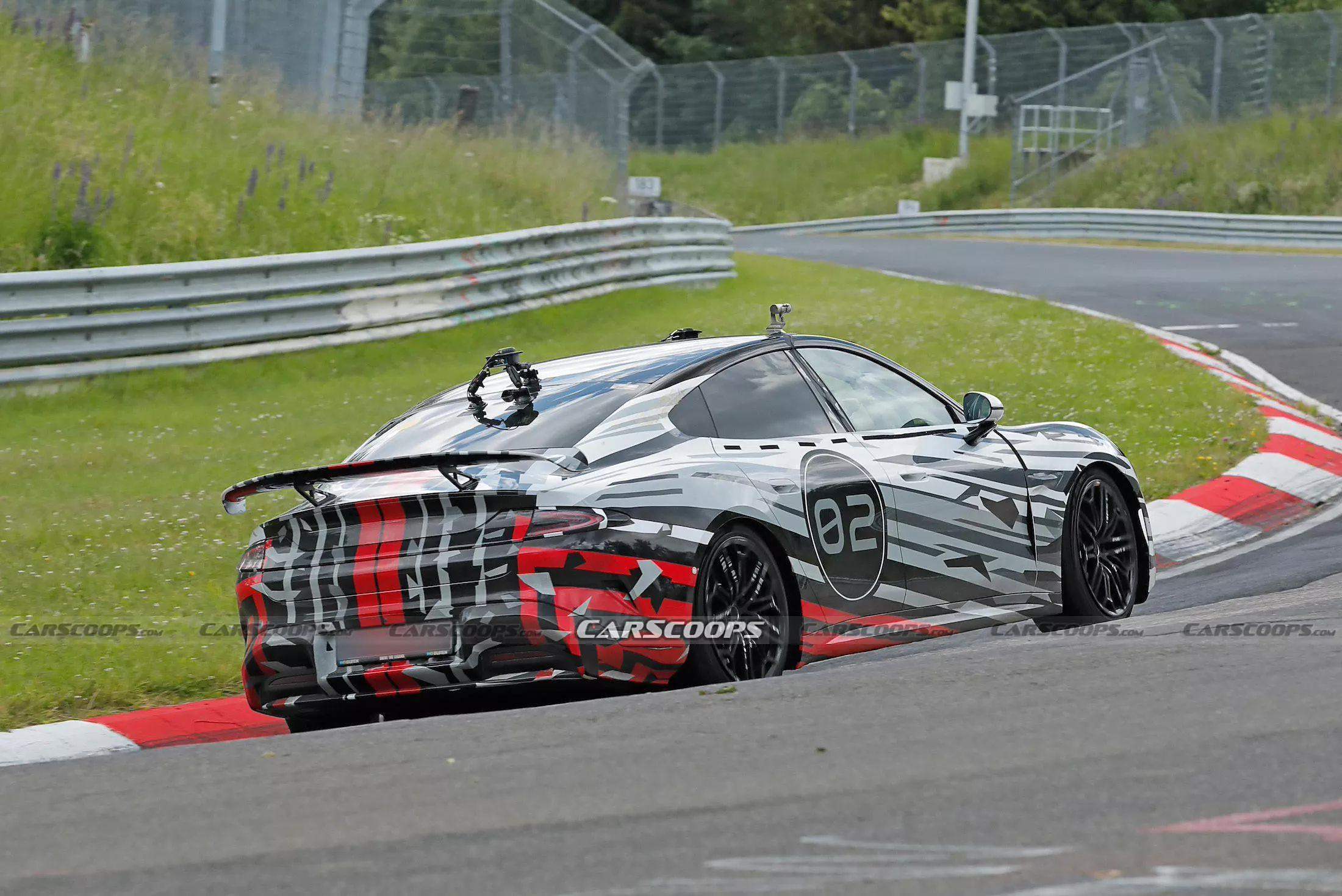 小米SU7在纽北跑得比911 GT3还快?刹车咋解决的?