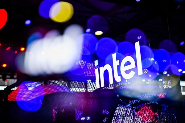 Intel Q3功绩双双超预期！股价盘后一度飙涨15%