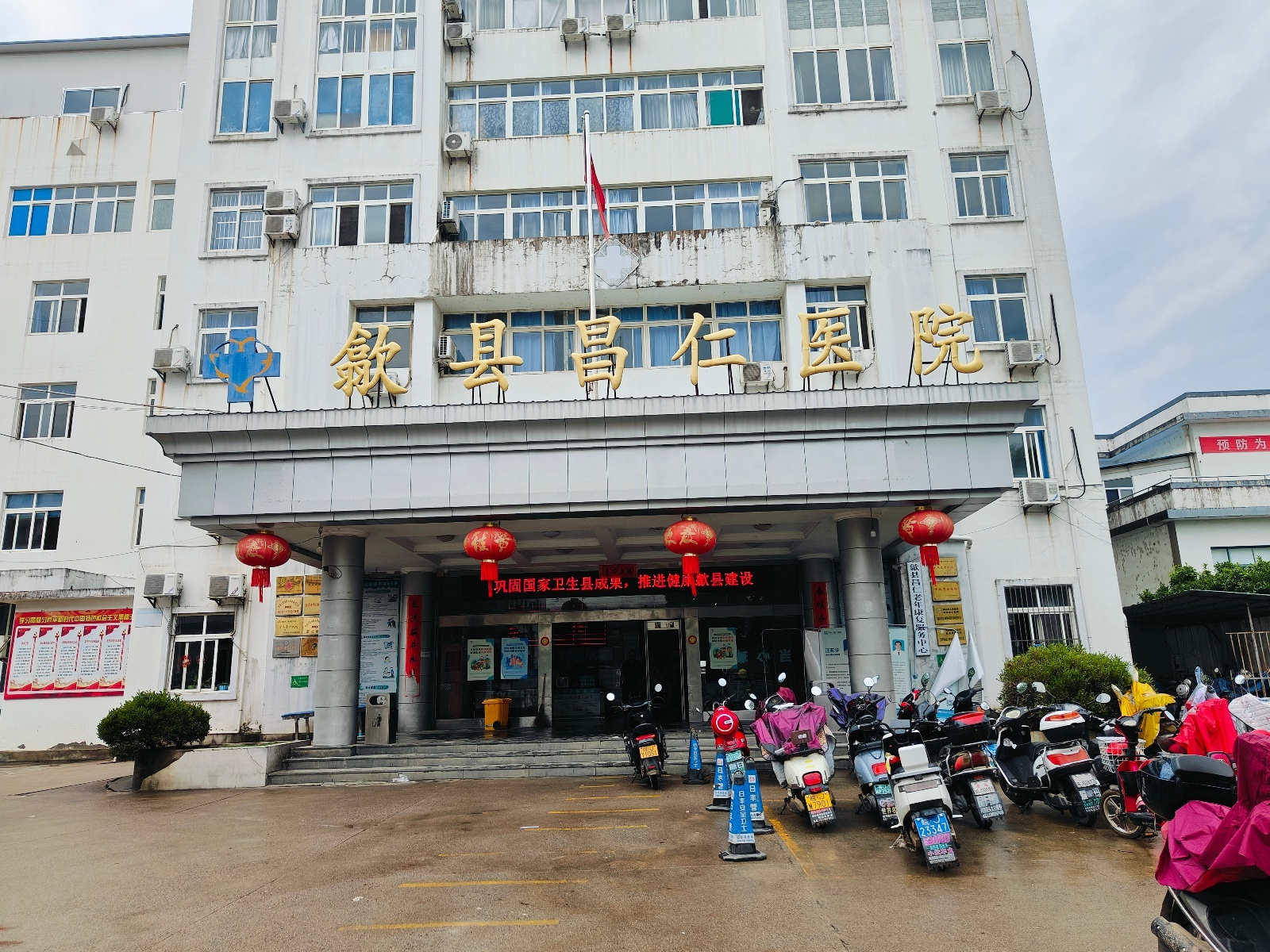 探访安徽省委书记暴雨中关心的医院：患者转移至高楼层，门诊恢复运转