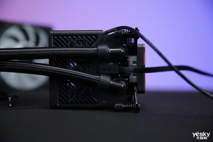 ROG MAXIMUS Z890 HERO主板+龙神3 EXTREME礼盒开箱:顶级配置,信仰拉满