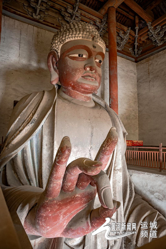 图为“天下第一土雕大佛”——稷山大佛。