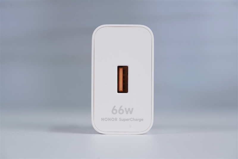 荣耀首款小折叠!荣耀Magic V Flip评测:4英寸超大外屏我能玩一天