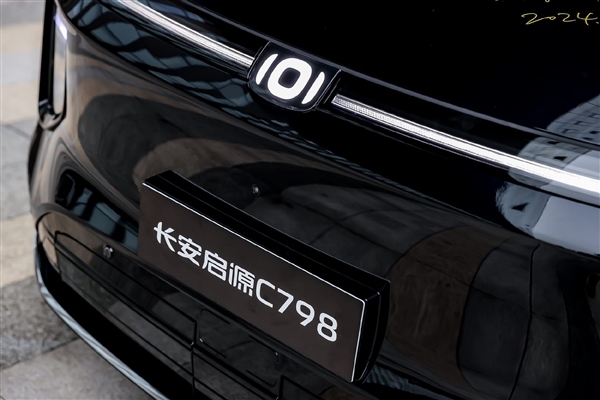 竞争理想L6 长安启源C798实车首亮相:全黑化就是帅