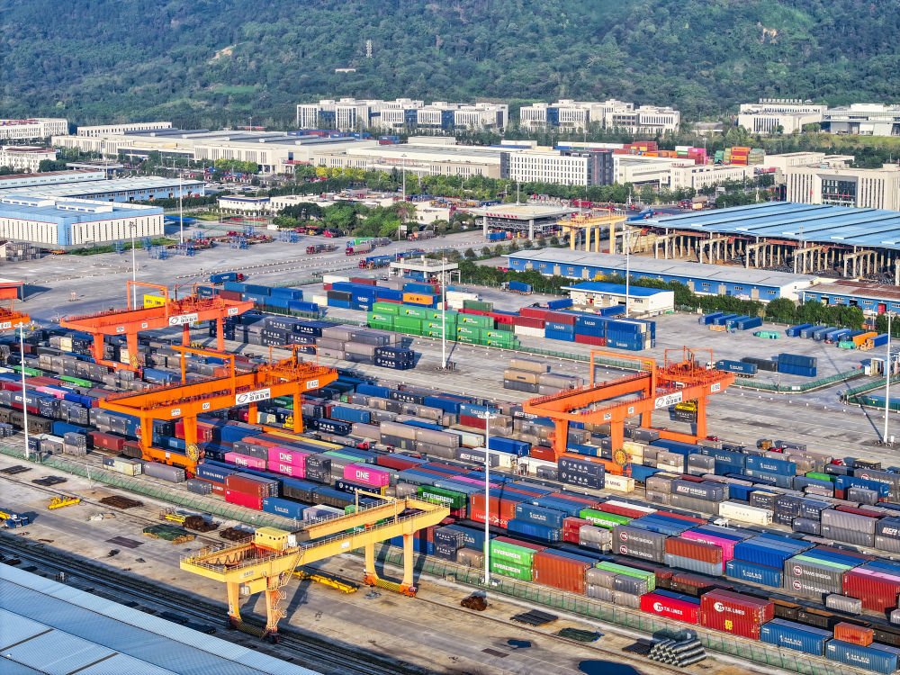 这是10月28日拍摄的重庆国际物流枢纽园区（无人机照片）。