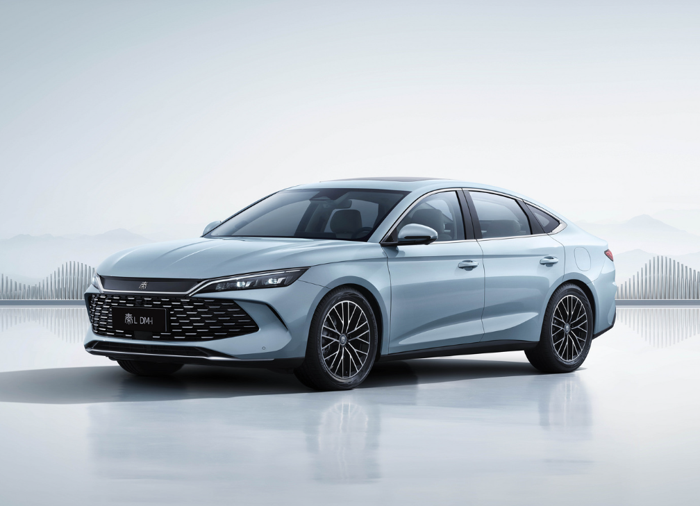 比亚迪6月销量超34万辆,百万级的仰望卖了418辆,秦家族超6万