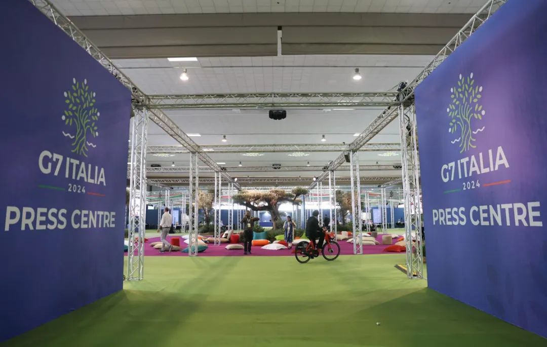 G7新闻中心的场地布置。