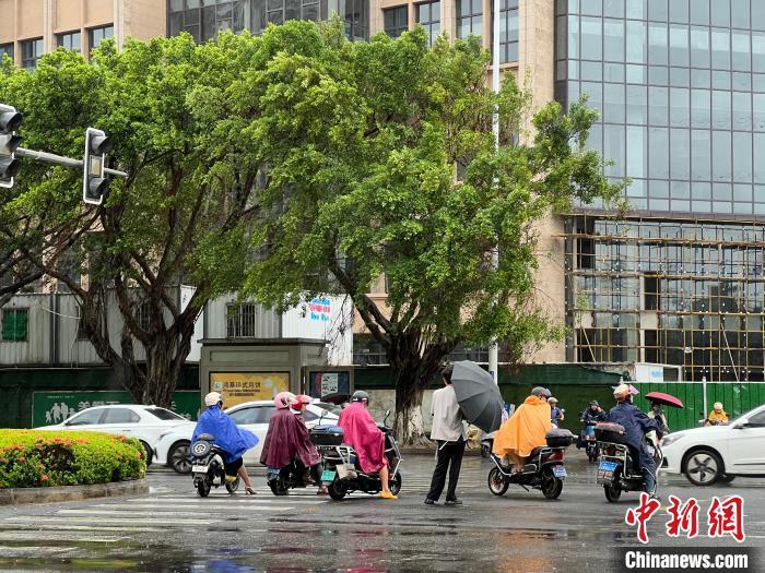 今年第15号台风“苏力”生成，半个月内双台风影响海南岛