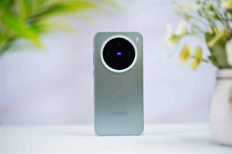 年度超强小直屏，vivo小屏旗舰X200 Pro mini评测