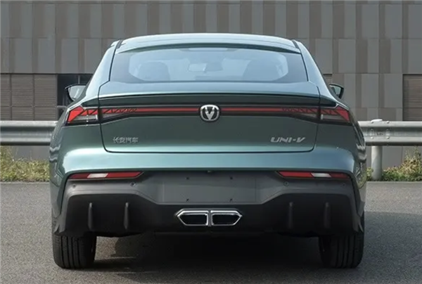 换搭1.5升混动发动机:新款长安UNI-V插混版实车曝光