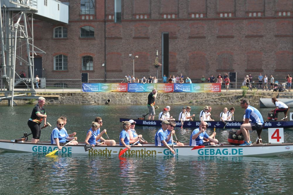 2023年6月10日，德国杜伊斯堡举行的趣味龙舟赛。