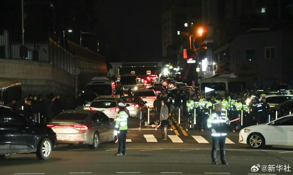 韩国政治纷争加剧，在韩留学生：首尔夜晚直升机盘旋，目前生活未受影响