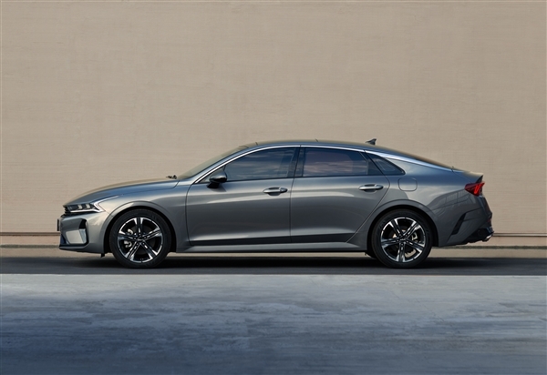 不到14万买合资中型轿车!新款起亚K5上市:两种动力