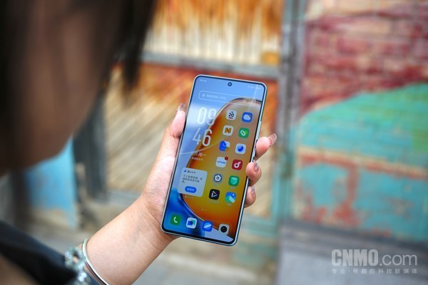 vivo Y200 GT采用直屏设计