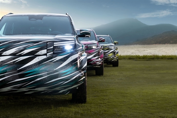 定位中型硬派SUV!方程豹豹3预告图公布:采用红蓝黄三种涂装