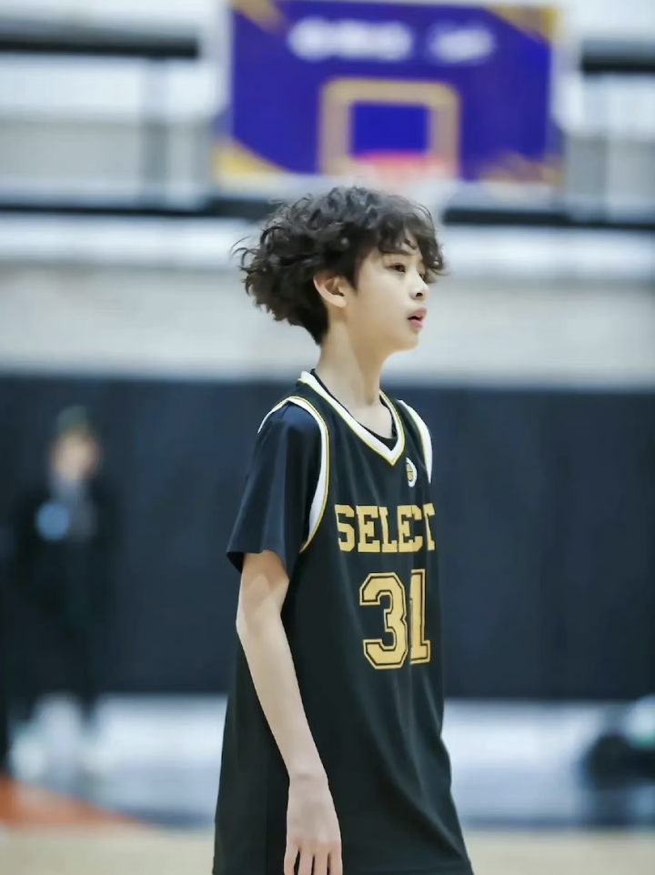 好久不见孙俪邓超的儿子等等了，羊毛卷也太帅了吧