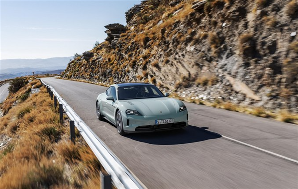 标配双腔空悬+高压快充!新款保时捷Taycan今晚首发:现款89.8万起