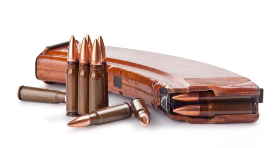老生常谈:M16与AK-47,5.56与7.62,哪个枪弹杀伤威力大?_凤凰网