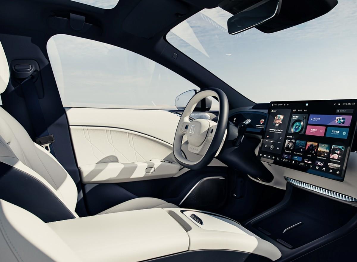 现在纯电轿车都这么卷了? 银河E8还不到20万 比星纪元ES划算