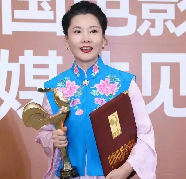 “为获资源,顶流女星陪睡老板被儿子抓包”原来演艺圈真有潜规则