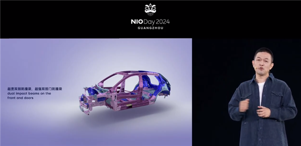 蔚来全新品牌萤火虫首车亮相:独树一帜“三眼灯”