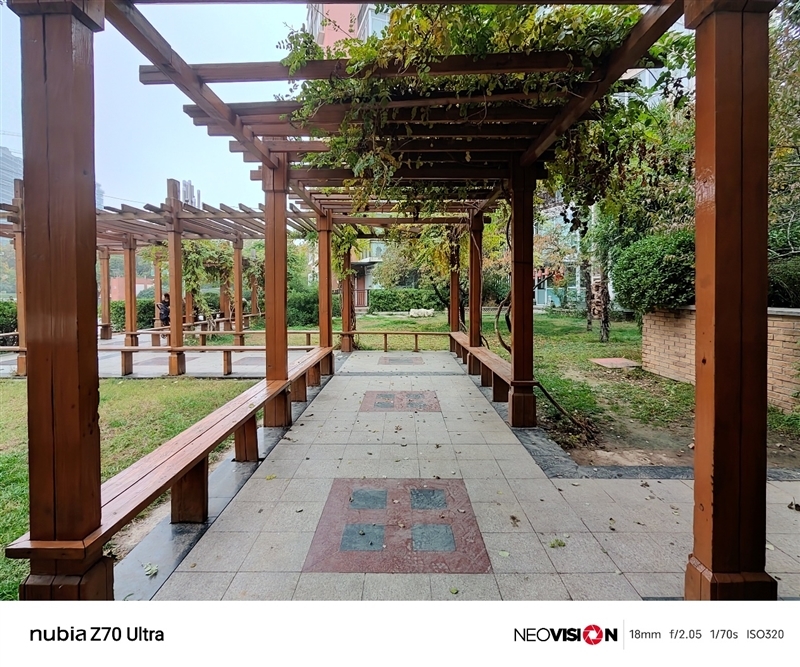 颜值巅峰 极简交互!努比亚Z70 Ultra深度评测:未来手机发展趋势风向标